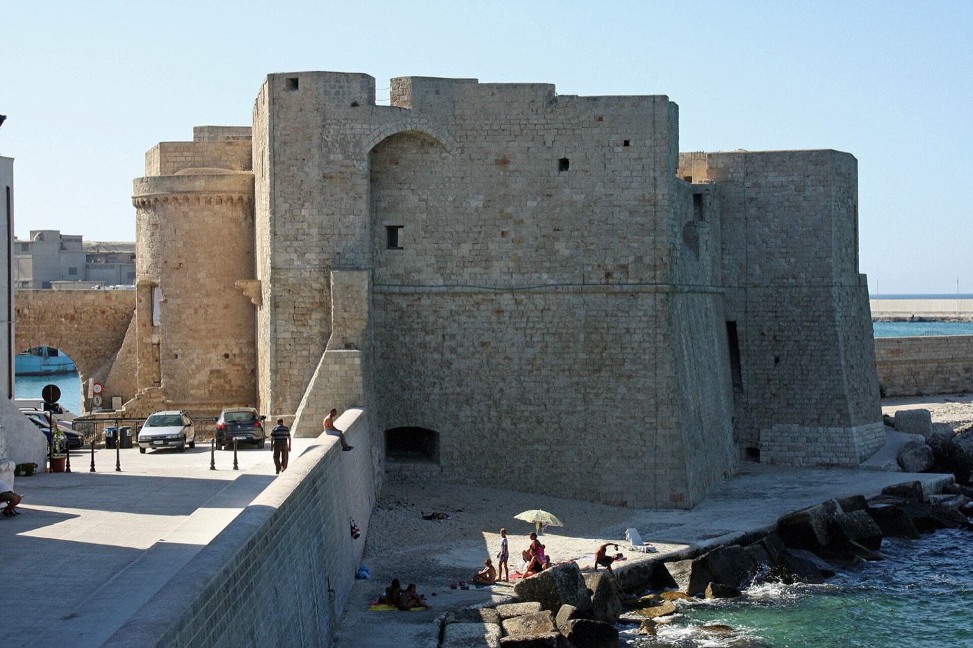 Il Castello di Carlo V, a difesa del porto di Monopoli