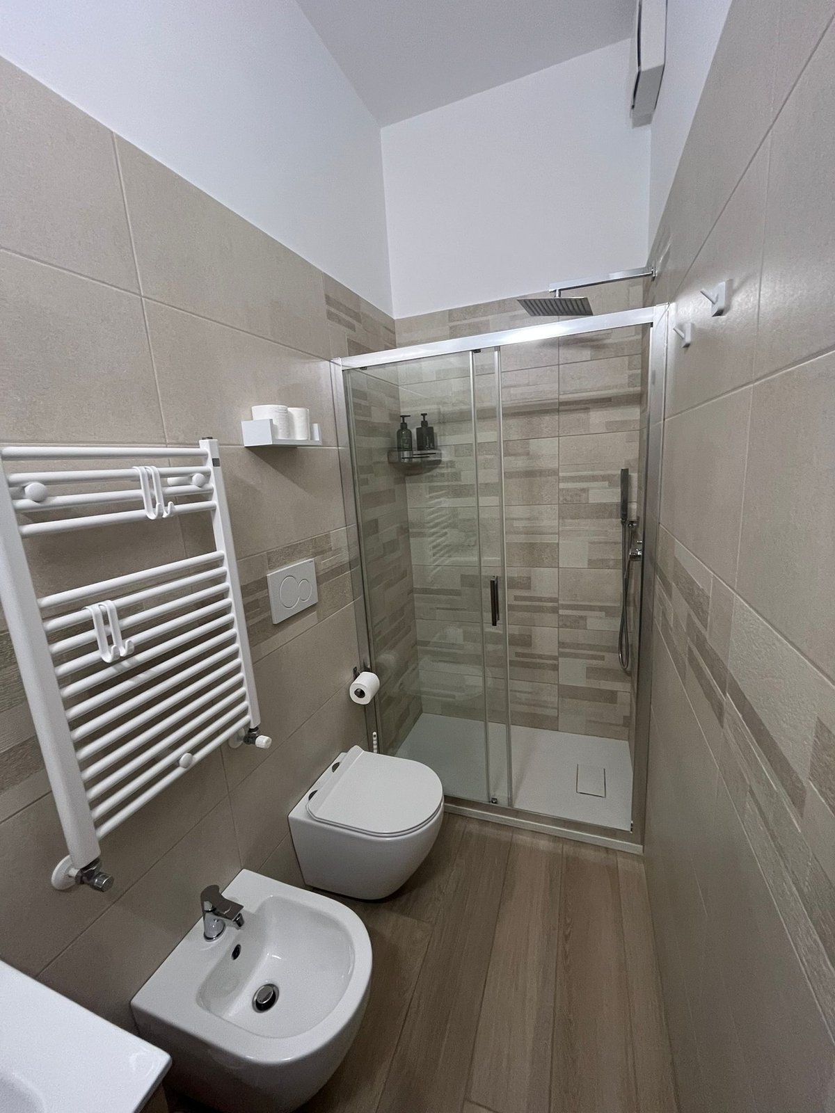 Bagno con doccia